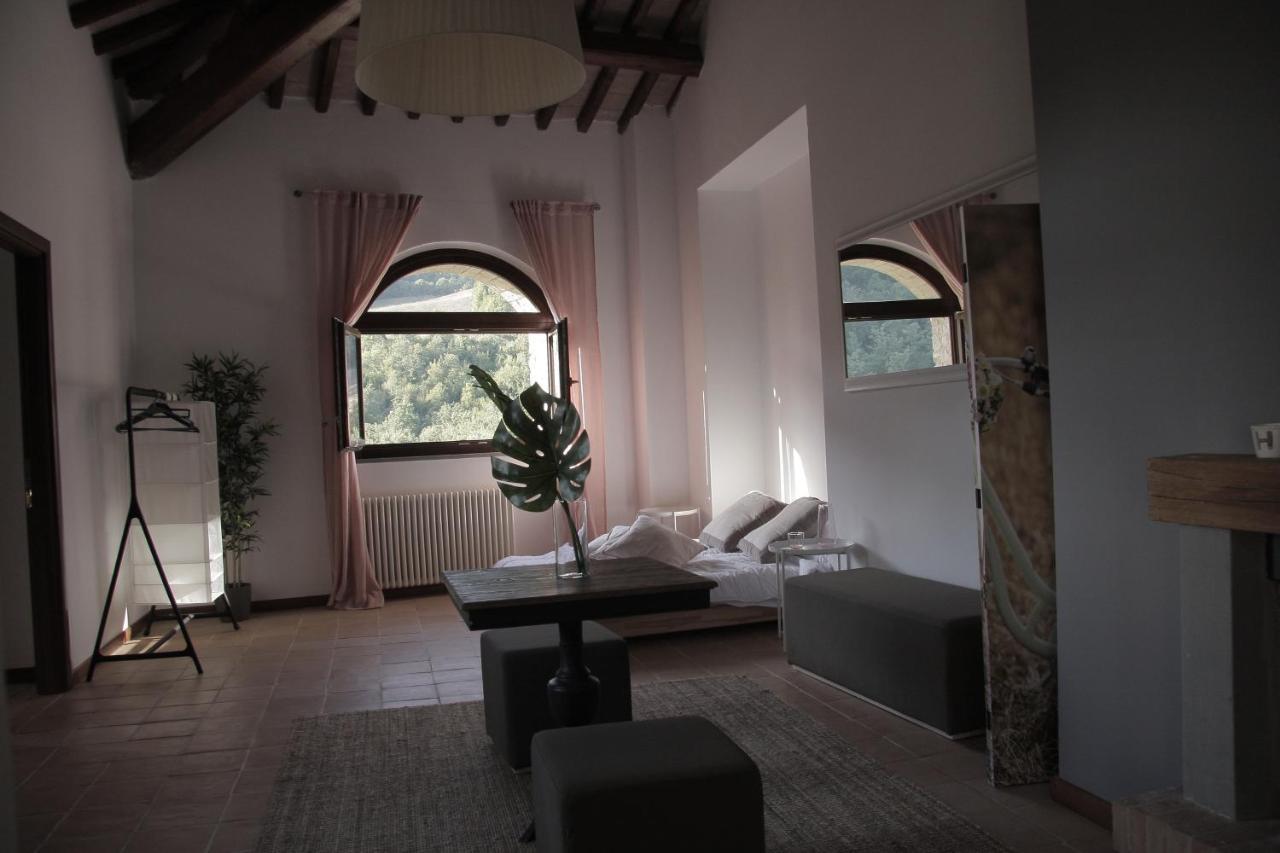 Ht Castello Di Campolongo Aparthotel Valfabbrica Exteriör bild