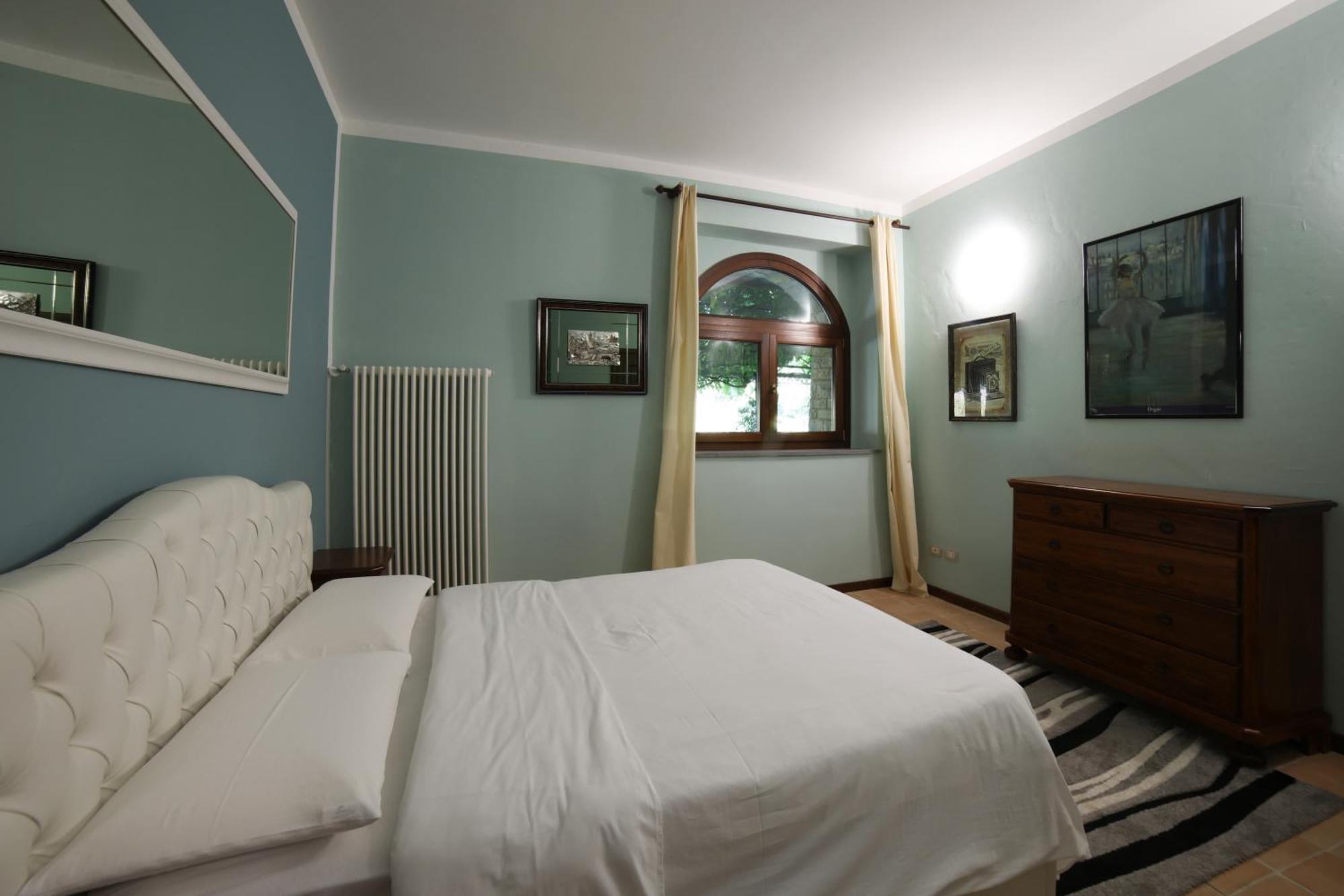 Ht Castello Di Campolongo Aparthotel Valfabbrica Exteriör bild