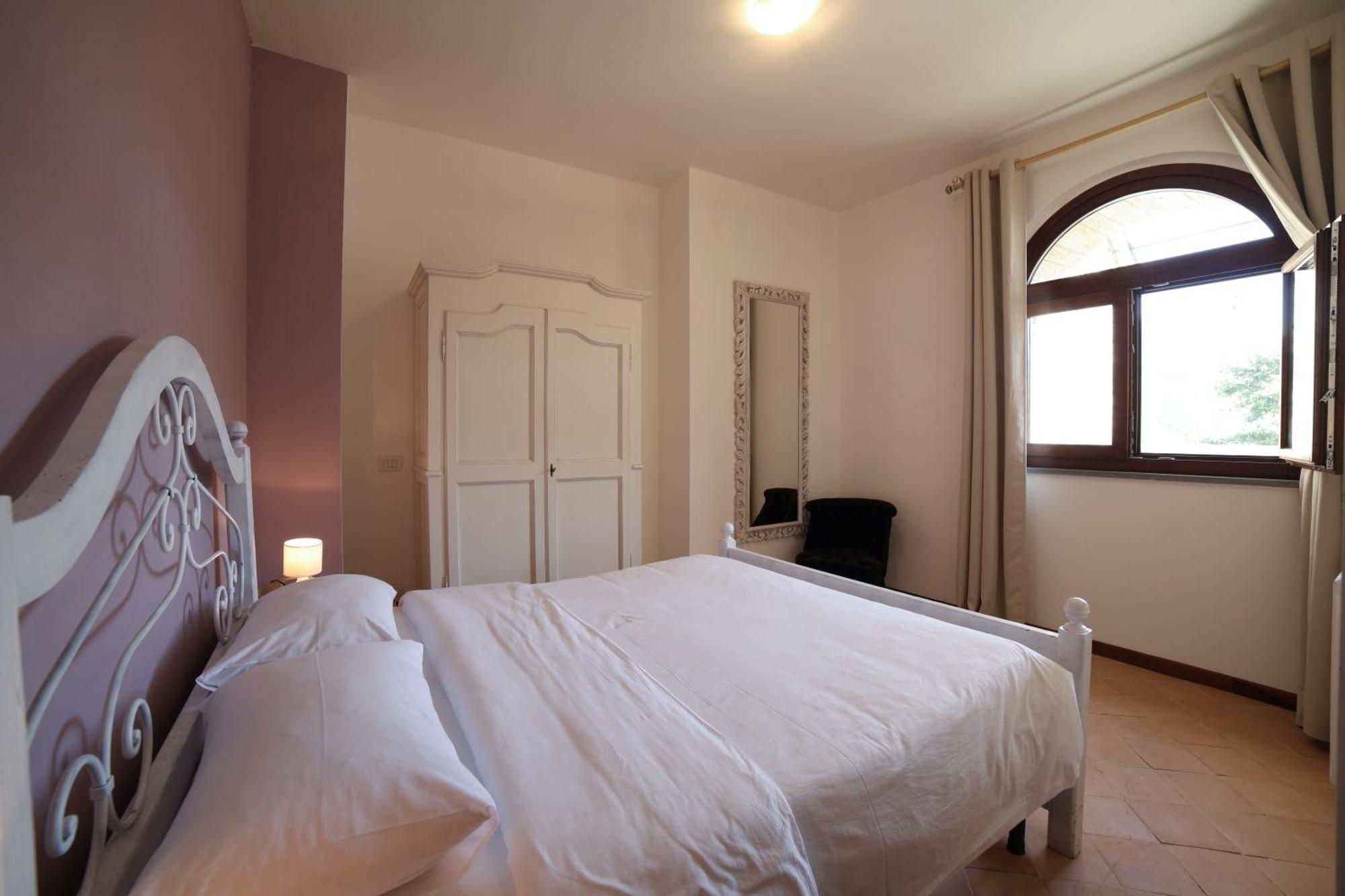 Ht Castello Di Campolongo Aparthotel Valfabbrica Exteriör bild