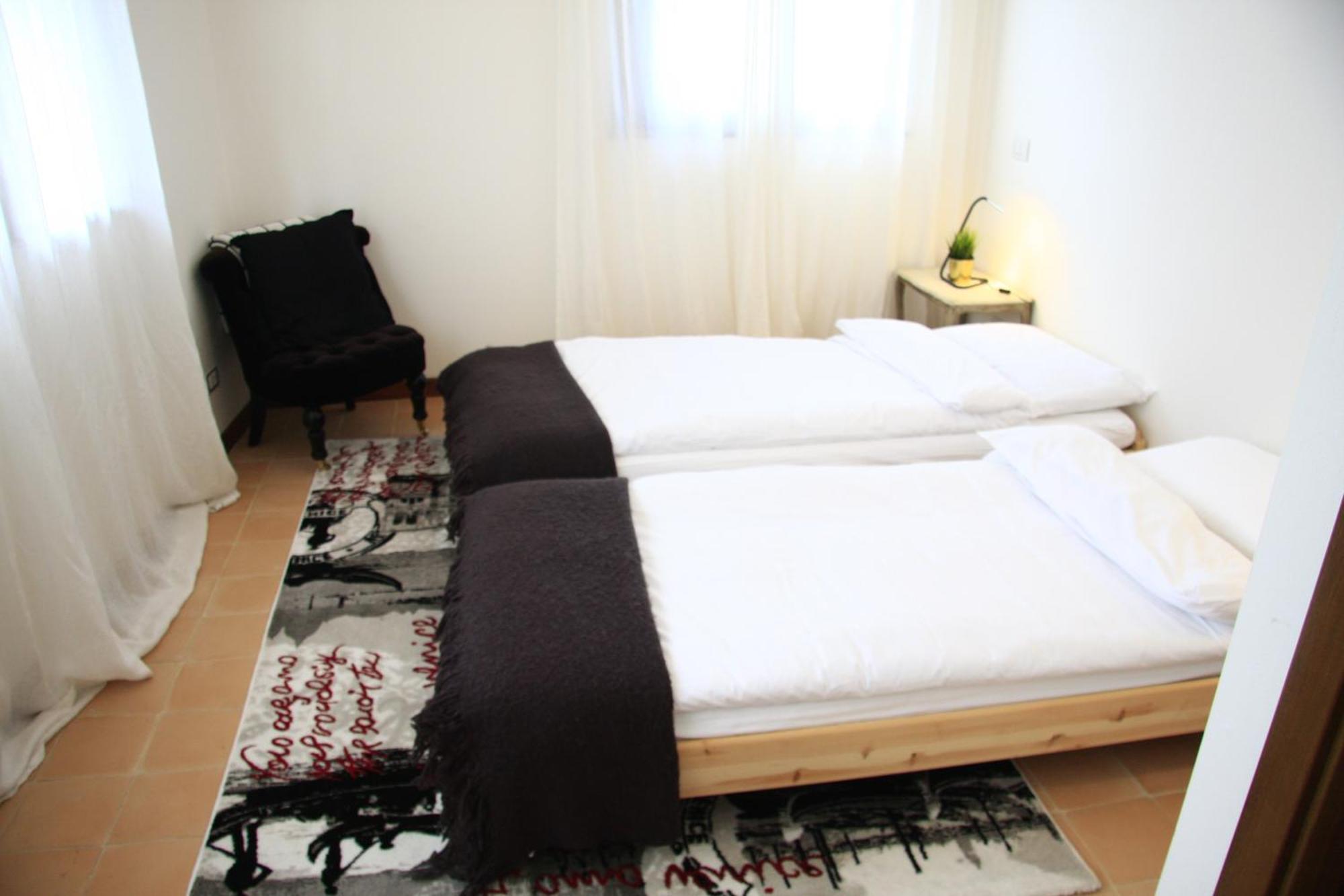 Ht Castello Di Campolongo Aparthotel Valfabbrica Exteriör bild